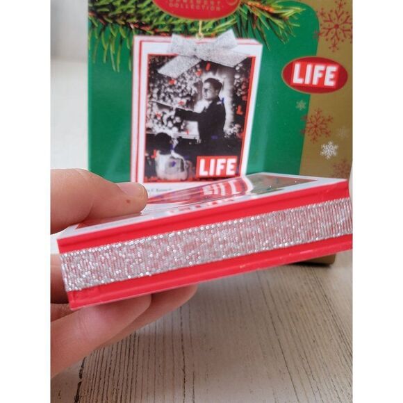 Hallmark celebrate with the Kennedy's Life water globe ornament Xmas - Picture 7 of 8